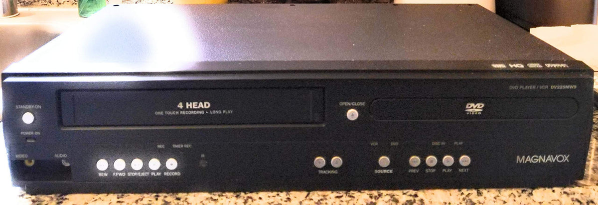 DVD Player VCR Combo P713